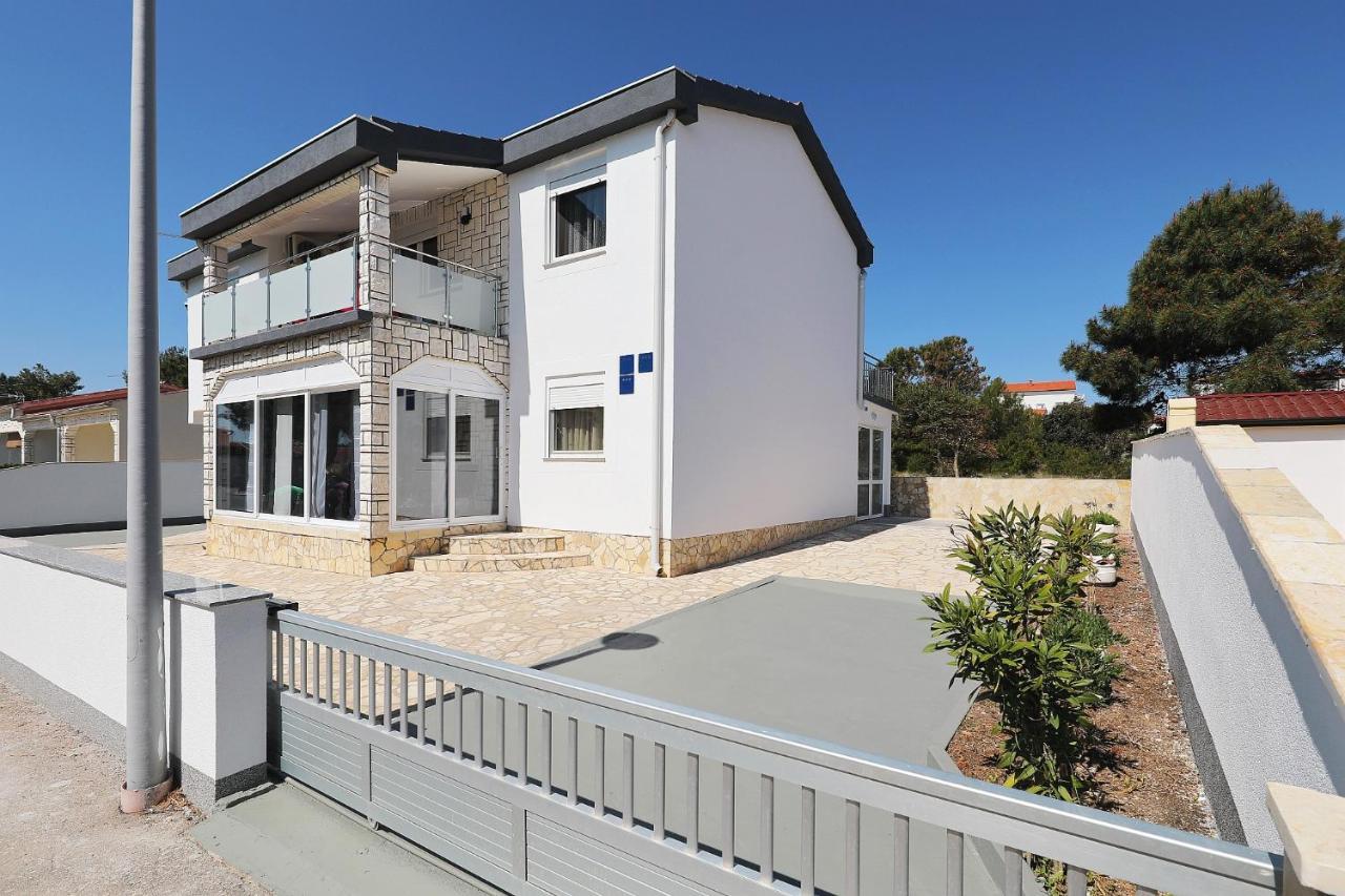 ויר Apartmani Nella מראה חיצוני תמונה